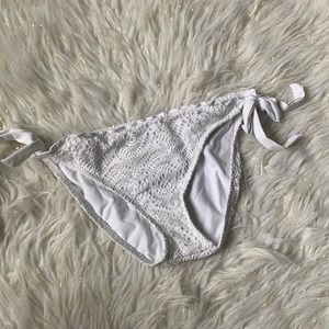 Becca by Rebecca Virtue | White Tie-side Crochet Bikini Bottoms Sz Large